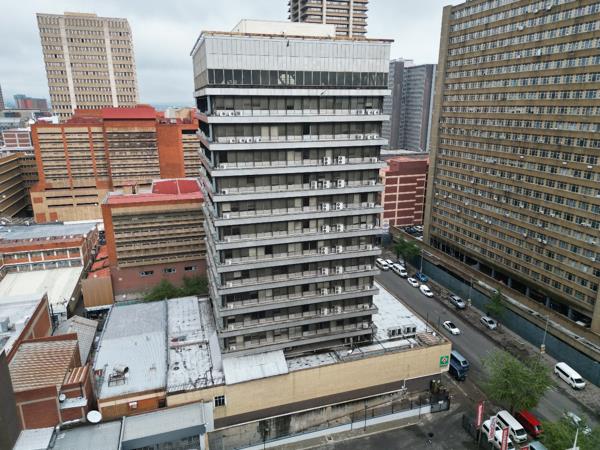 12 000  m² Commercial space