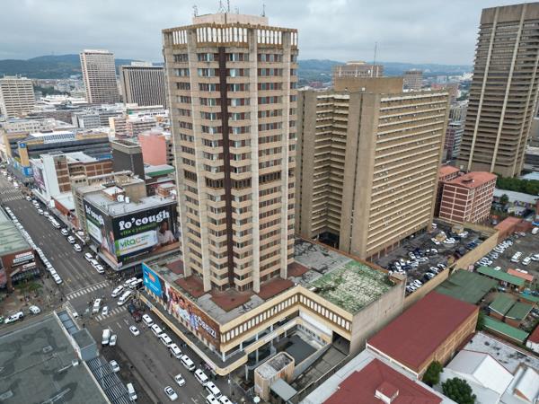 40 000  m² Commercial space