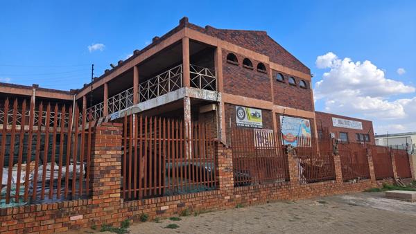 2 520  m² Commercial space