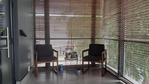 230  m² Commercial space