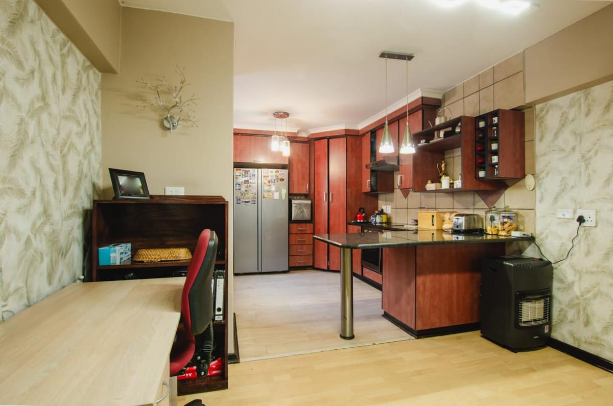 House in Eden Glen - View 5