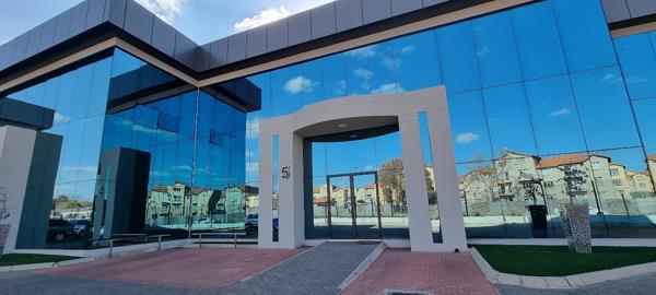 1 260  m² Commercial space