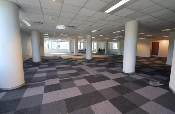 1 484 m² Office Space