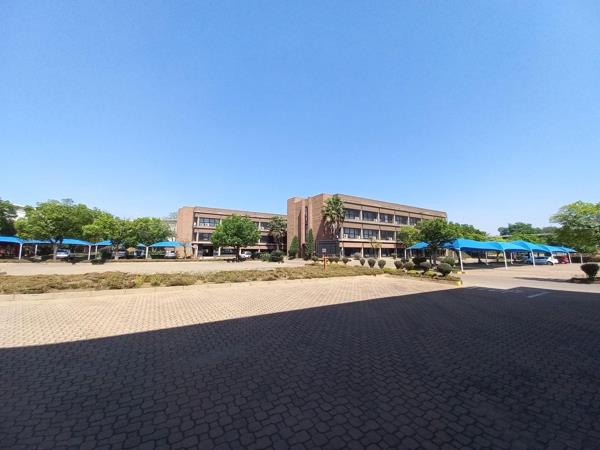877 m² Office Space