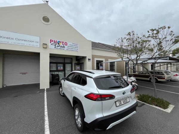 102  m² Industrial space