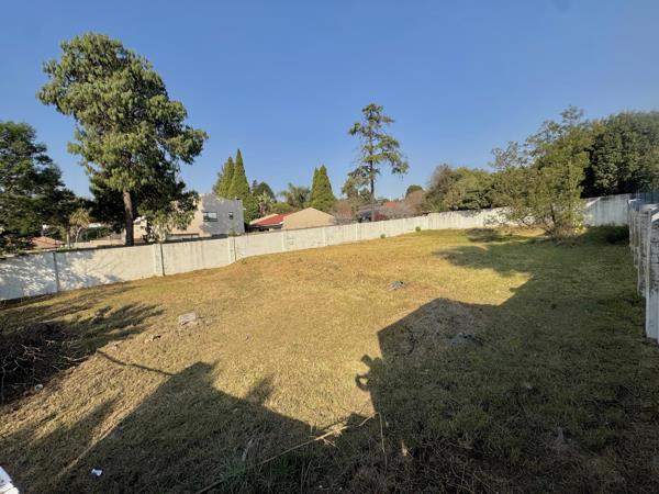 1 040 m² Land