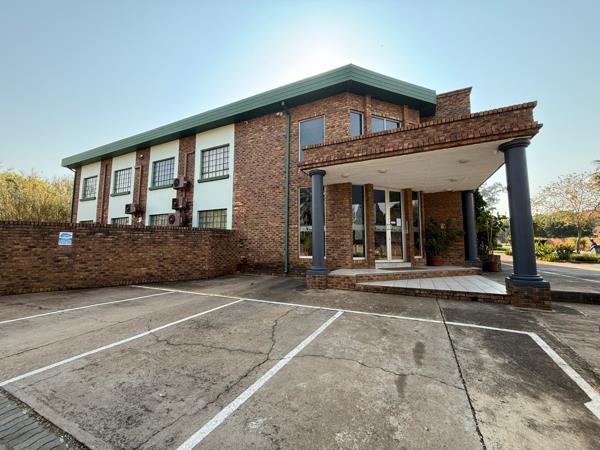 102  m² Commercial space