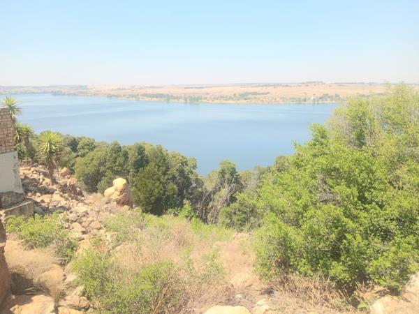 758 m² Land