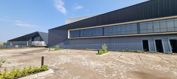 4 883  m² Industrial space