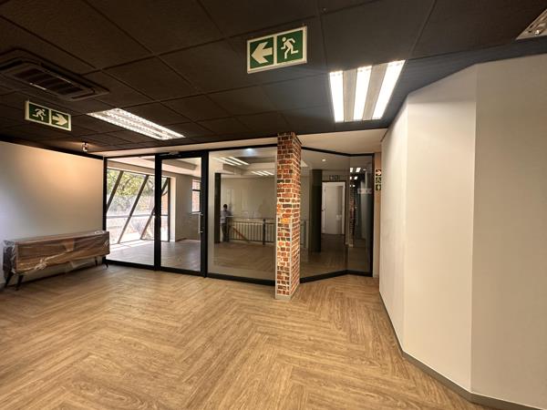 348  m² Commercial space