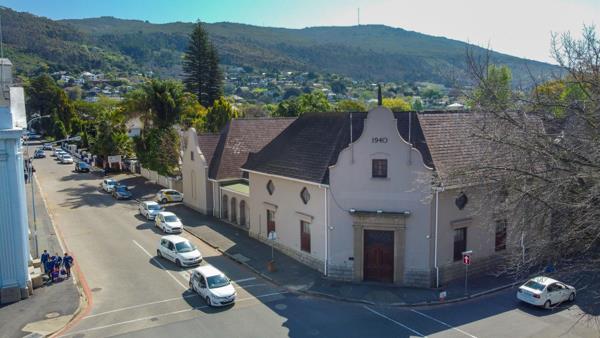 1 200  m² Commercial space