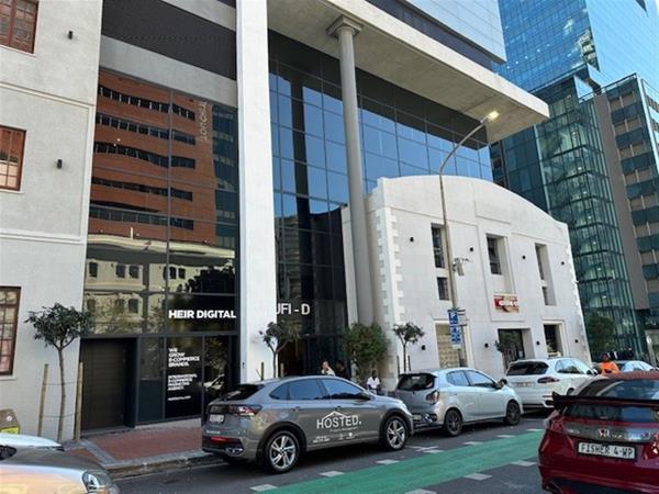 140  m² Retail Space