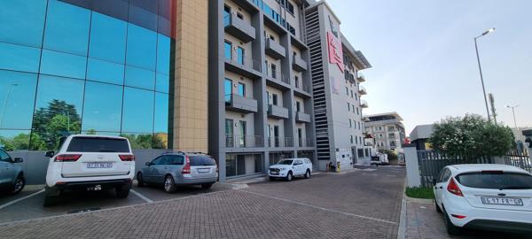 593  m² Commercial space