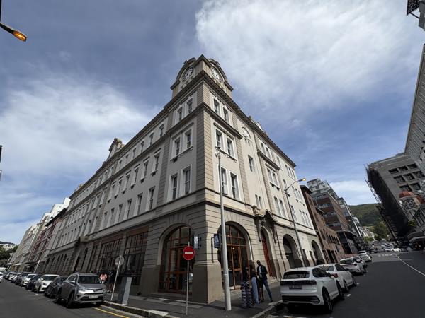 903  m² Commercial space