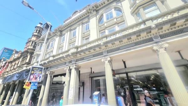 3 480  m² Retail Space