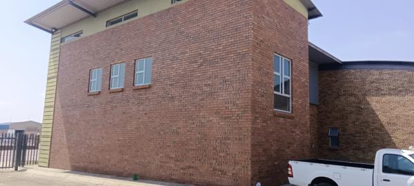 320  m² Commercial space