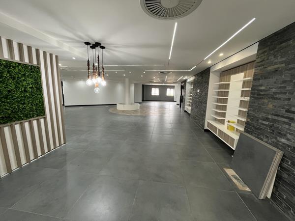 408  m² Commercial space