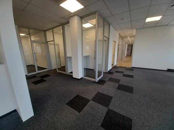 350 m² Office Space