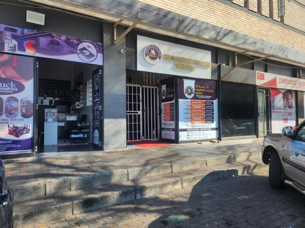 196  m² Commercial space