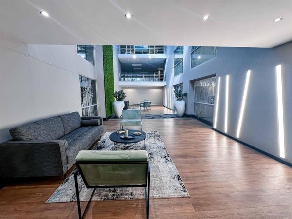 158  m² Commercial space