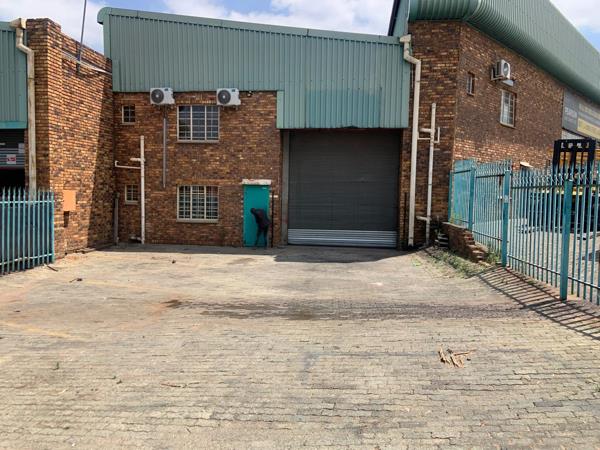 305  m² Industrial space