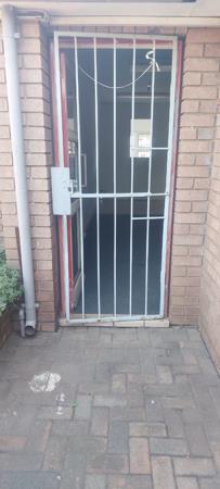 82  m² Commercial space