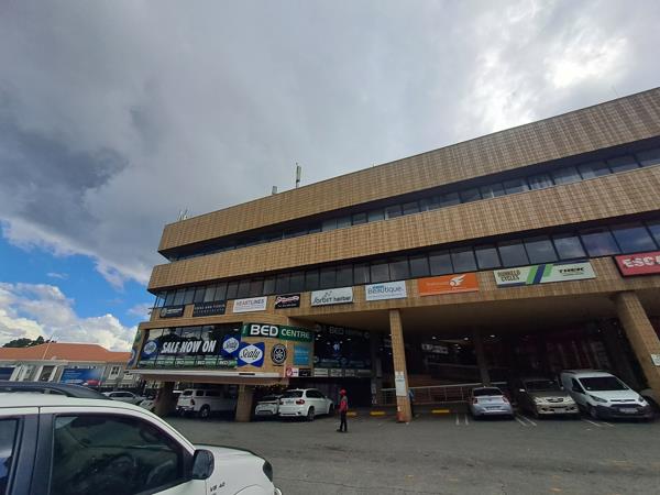 143  m² Commercial space