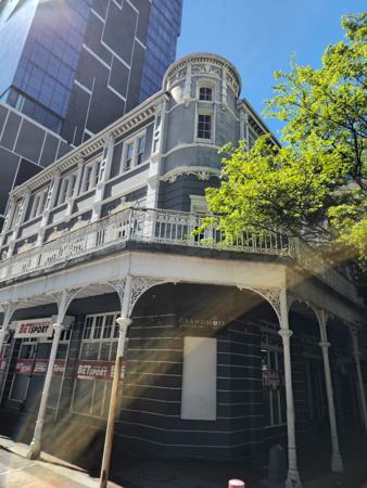 176  m² Retail Space