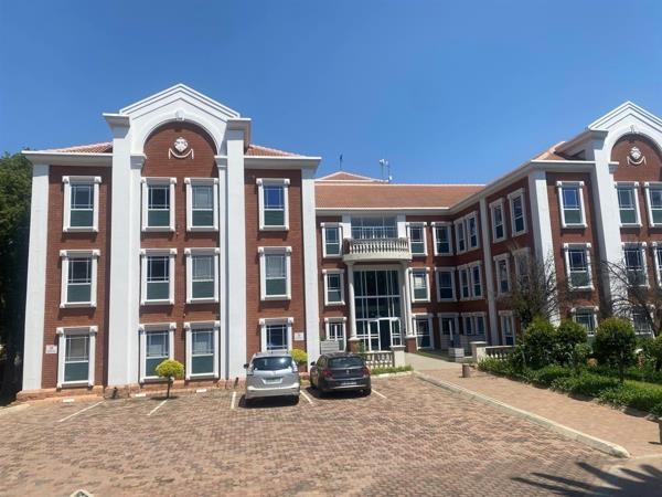 806  m² Commercial space