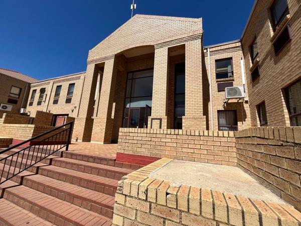 1 690  m² Commercial space