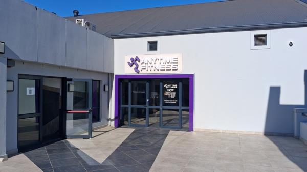 589  m² Commercial space