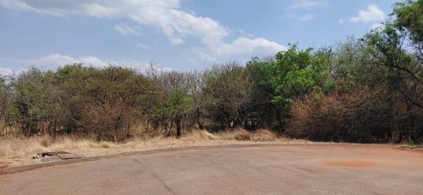 1 107 m² Land