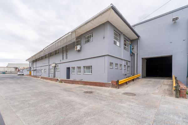 1 445  m² Retail Space