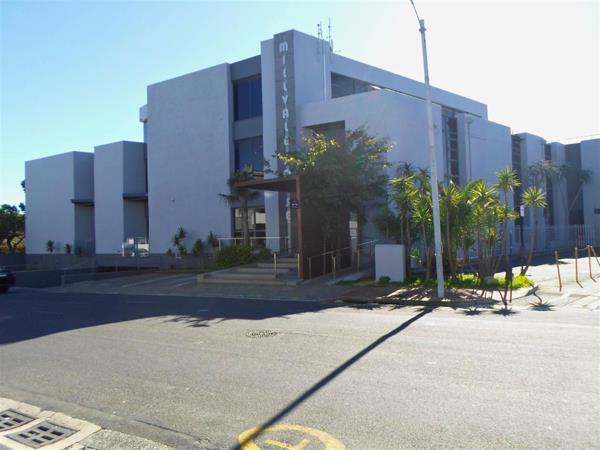 3 400  m² Commercial space