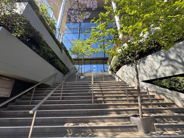 673  m² Commercial space