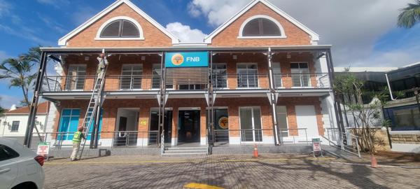 589  m² Commercial space