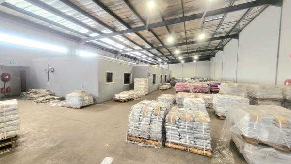 2 200  m² Commercial space