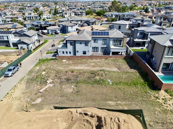 555 m² Land