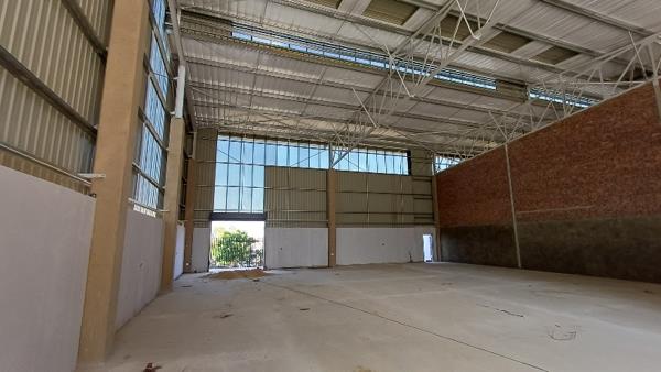 571  m² Industrial space