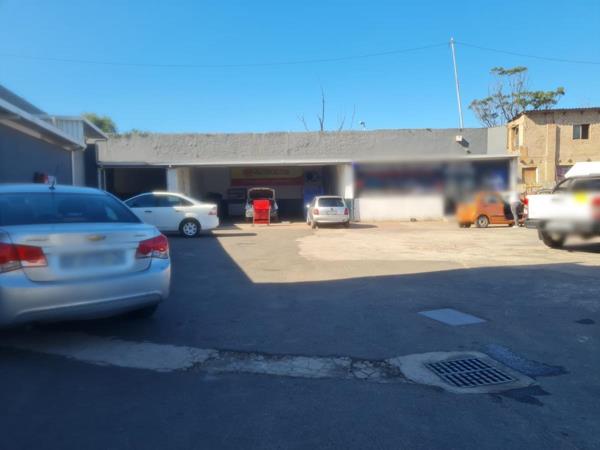 1 400  m² Commercial space