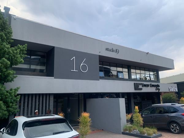 327  m² Commercial space