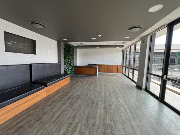 755  m² Commercial space