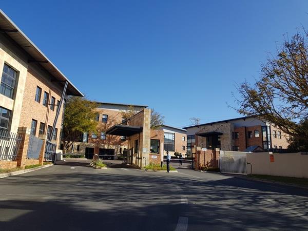 136  m² Commercial space