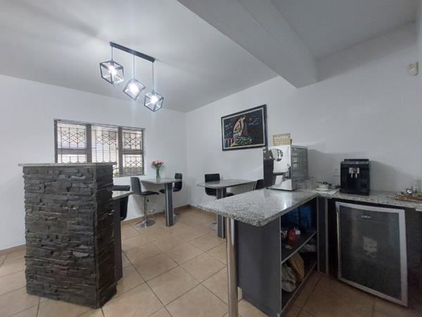 65  m² Commercial space