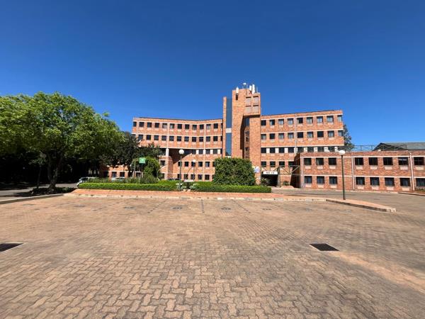 128  m² Commercial space