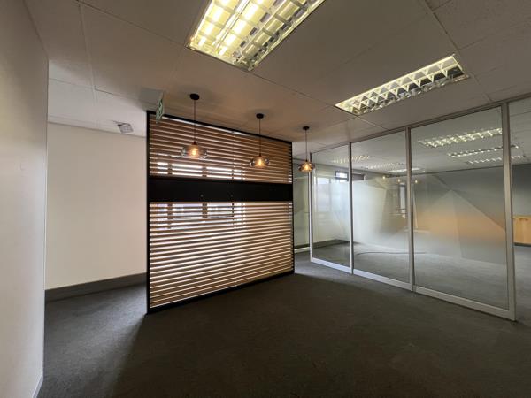 136  m² Commercial space