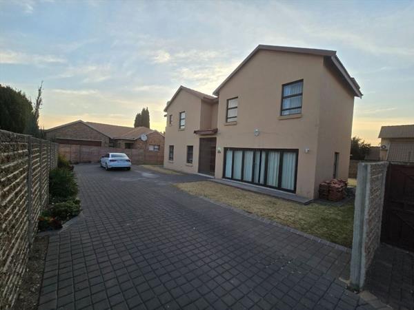 4 Bedroom Townhouse