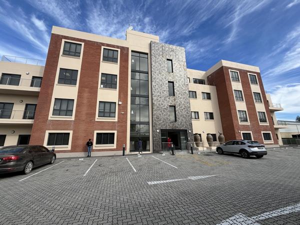 747  m² Commercial space