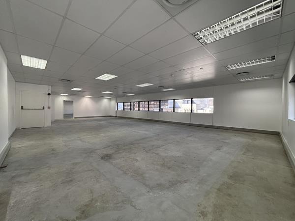 930  m² Commercial space