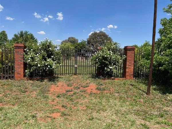 4 064 m² Land